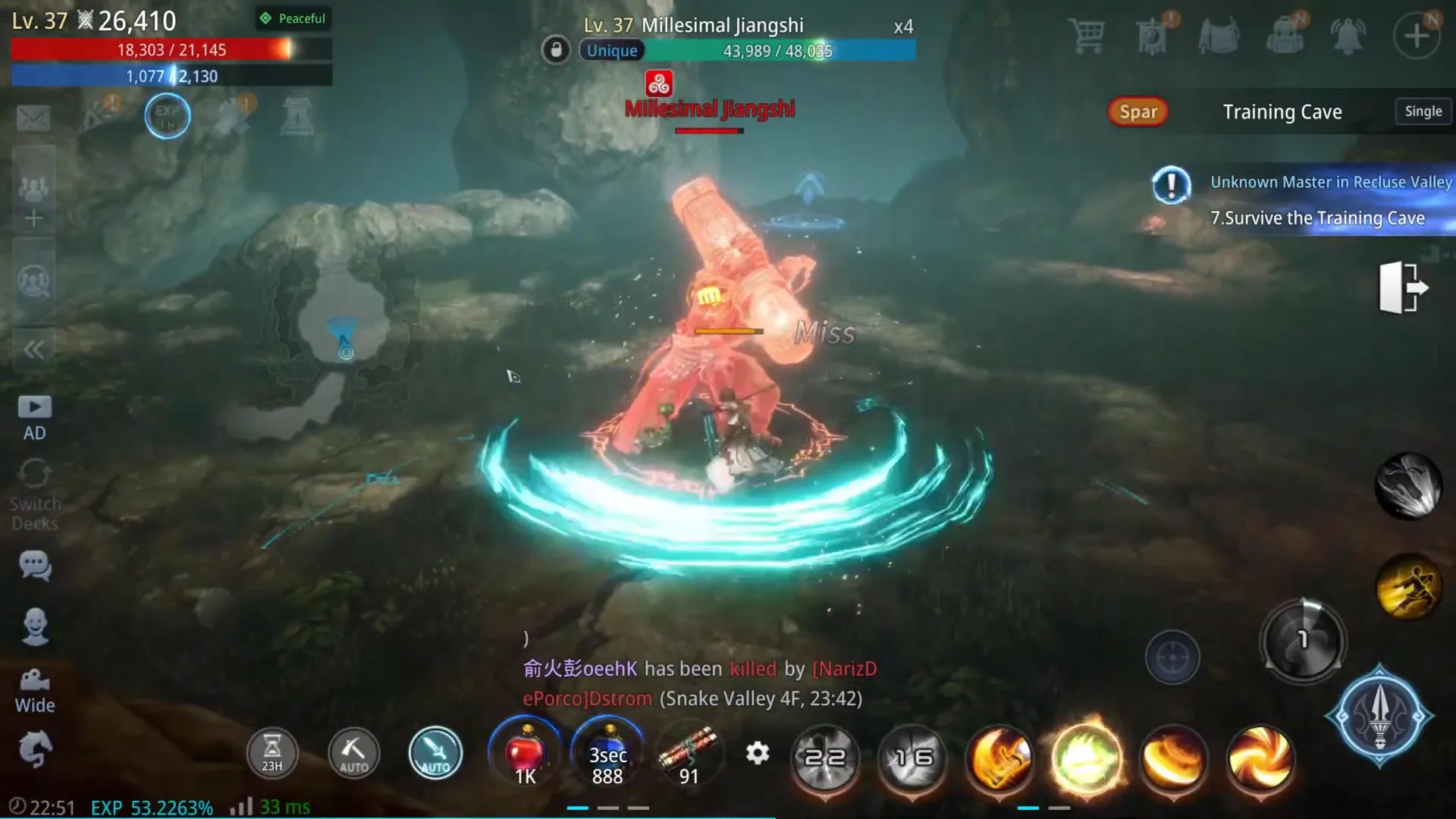 En una captura de pantalla del juego Mir4 Global, un personaje de nivel 37 enfrenta al enemigo 'Millesimal Jiangshi' en la Cueva de Entrenamiento, mientras se activa un efecto de ataque con espirales azules.
